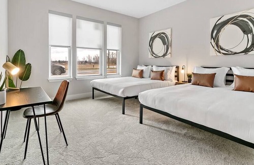 Forestview Apartment | OB5 Oakbrook Charm: 2BR Sanctuary with Parking