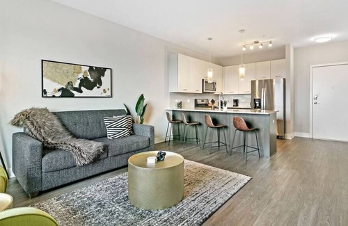 Forestview Apartment | OB5 Oakbrook Charm: 2BR Sanctuary with Parking