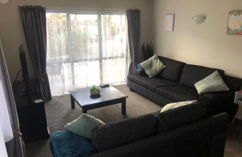 Paraparaumu House | Observation Holiday Home