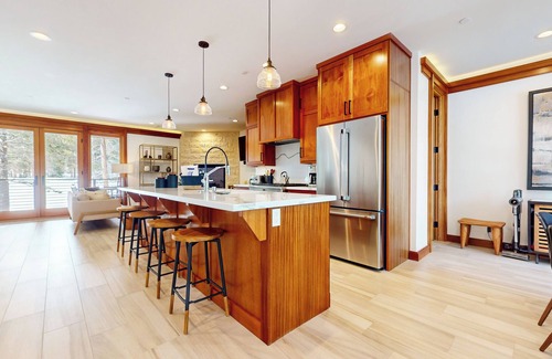 Mammoth Lakes House | Obsidian Ski & Golf Villa – 3 BDR, Prime Location!
