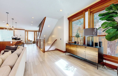 Mammoth Lakes House | Obsidian Ski & Golf Villa – 3 BDR, Prime Location!