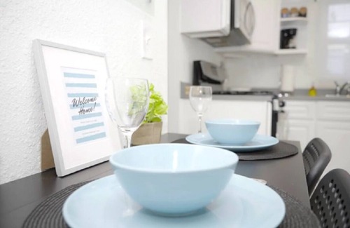 Southwest Anaheim House | OC Shack- 8 mins from Disneyland★Beach!Restaurants