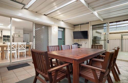 Fingal Bay House | Occy's at Fingal Bay