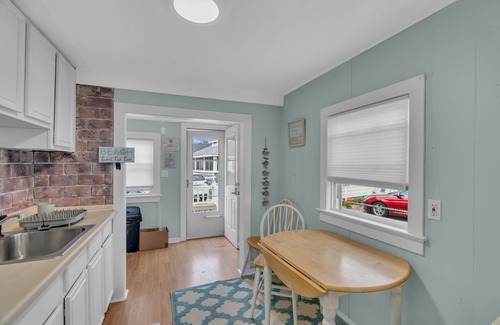 Point Pleasant Beach House | OCE222L | 1st Flr 2BR 1 ba Unit, on site parking, beachside location! by Shore Points Vacations