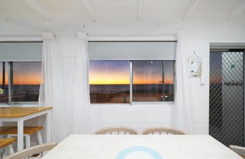 Quinns Rocks House | OCEA84 - Quinns Beach Shack: Ocean Views