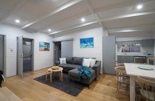 Quinns Rocks House | OCEA84 - Quinns Beach Shack: Ocean Views