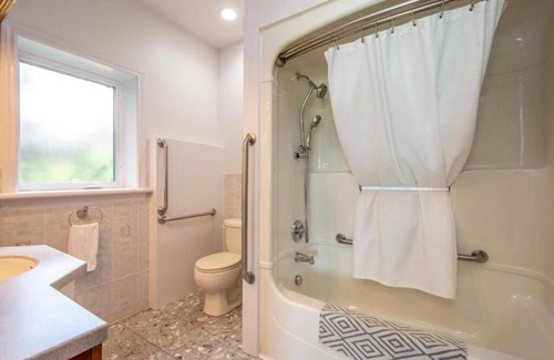 Musquodoboit Harbour House | Ocean Bay View Luxury Guesthouse