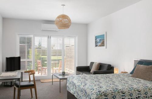 Wainui Hotel | Ocean Beach Motor Lodge