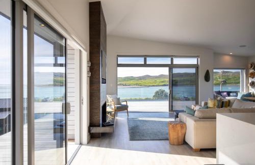 Raglan House | Ocean Beach Retreat