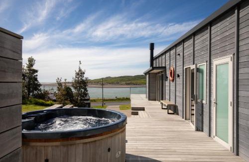 Raglan House | Ocean Beach Retreat