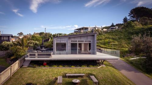 Raglan House | Ocean Beach Retreat