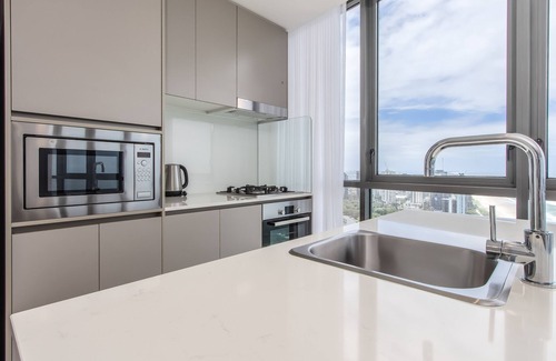 Surfers Paradise Apartment | Ocean Bliss Retreat: 2BR/2BA Paradise at Rhapsody