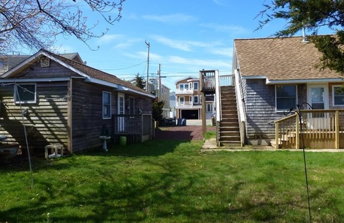 Surf City Apartment | Ocean Block. Beach Badges. Washer & Dryer.Surf city. small but cute rear.