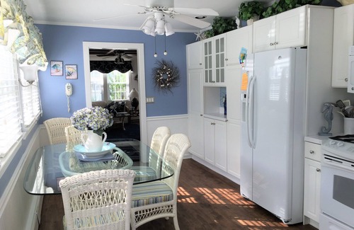 Lavallette House | Ocean Block Lavallette 10 houses from the beach 4 Bedroom Sleeps 8
