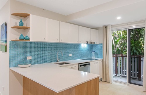 Currumbin House | Ocean Blue on Currumbin Hill - Pet Friendly - Min. 3 night stays & Linen Provided!