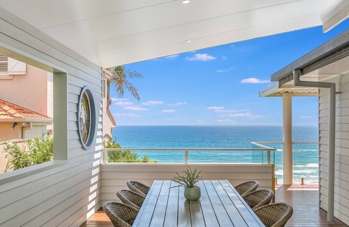 Currumbin House | Ocean Blue on Currumbin Hill - Pet Friendly - Min. 3 night stays & Linen Provided!