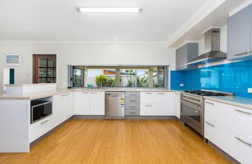 Kingscliff House | Ocean Blue On Salt Beach