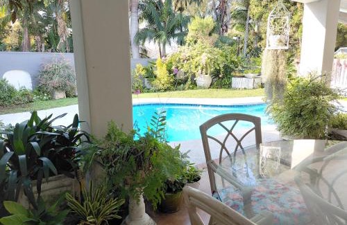 Umhlali Beach House | Ocean Blue Suite - Villa Roc Guesthouse