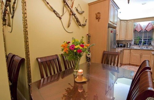 Lower Lonsdale Bed & Breakfast | Ocean Breeze B&B