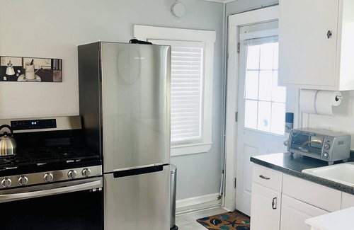 Hampton Cottage | Ocean Breeze -Dog Friendly Cottage Steps 2 Beach Sleeps 6 - 100 yards to Beach!