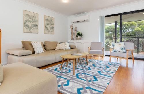 Boomerang Beach House | Ocean Breeze on Cooper