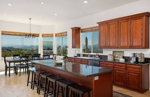 Bonsall House | Ocean Breeze Orchard Villa- Hilltop Family Retreat