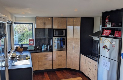 Apollo Bay House | Ocean Breeze Townhouse: Close to All!