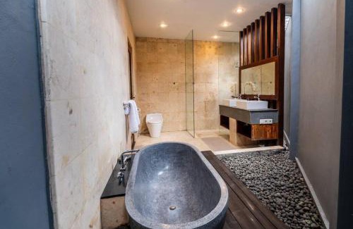 Berawa Villa | Ocean Breeze Villa -4BR villa in Canggu