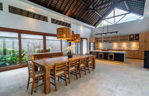 Berawa Villa | Ocean Breeze Villa -4BR villa in Canggu