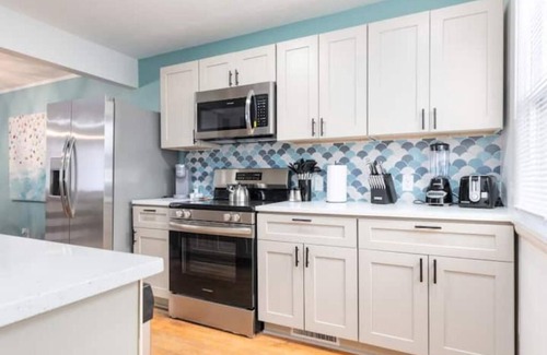Benson Apartment | Ocean & Calm Vibes in Omaha
