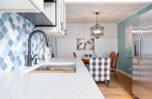 Benson Apartment | Ocean & Calm Vibes in Omaha