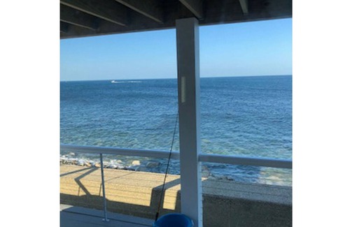 Scituate House | Ocean Dreams, Waves as far as the eyes can see.