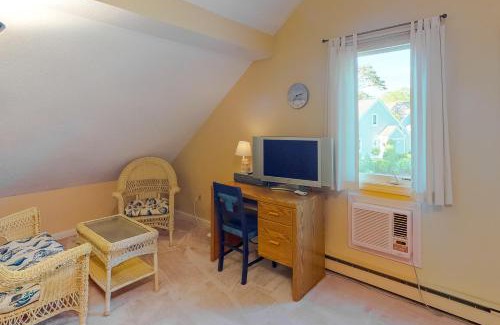 Brewster Apartment | Ocean Edge Retreat