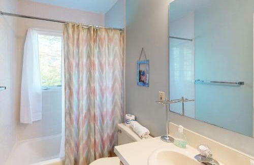 Brewster Apartment | Ocean Edge Retreat