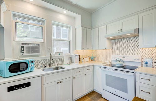Gloucester House | Ocean front and 3 beaches across,parks, short walk to historic downtown!