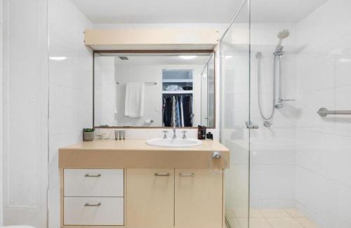 Burleigh Heads Apartment | Ocean Front Breeze at Cashelmara