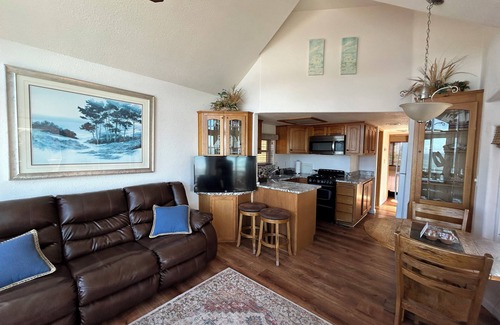 Smith River Cabin | Ocean Front Cabin 15 with Jacuzzi & Sensational Views (Private Beach Owned by White Rock Resort)