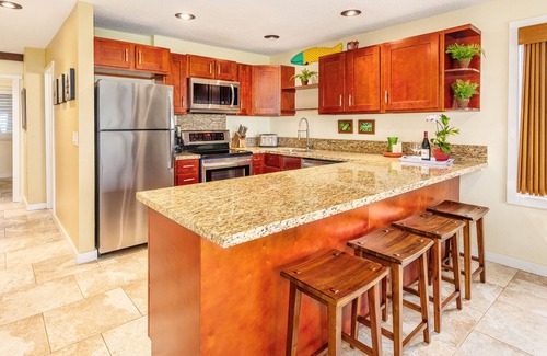 Kapaa Condo | Ocean Front, Ground Level 1 Bedroom with King, Sleeps 4, with Cold AC