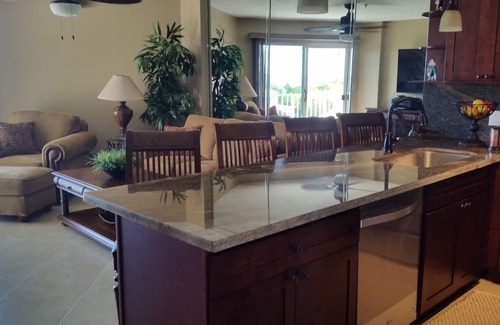 Tavernier Condo | Ocean Front Private Beach, Pool/Hot Tub, Pool Bar, Marina with Cafe
