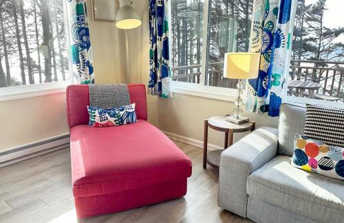 Yachats Apartment | Ocean Front, Sunrise at Oregon House, Stairs to the Beach!