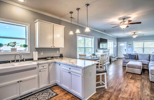 Ocean Isle Beach House | Ocean Isle Beach Escape - Centrally Located!