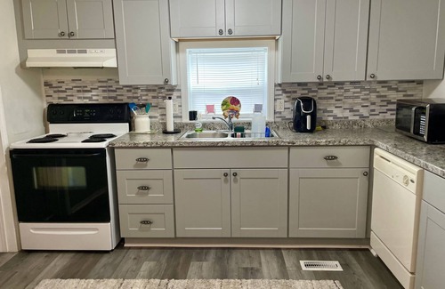 Surfside Beach House | Ocean Lakes - Site MH5 Spacious 3BR/2BA Complimentary Golf Cart Included!