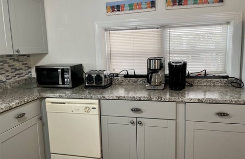 Surfside Beach House | Ocean Lakes - Site MH5 Spacious 3BR/2BA Complimentary Golf Cart Included!