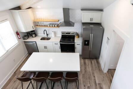 Northeast Virginia Beach Apartment | Ocean Lofts in the Vibe #7 - 5 min walk to beach