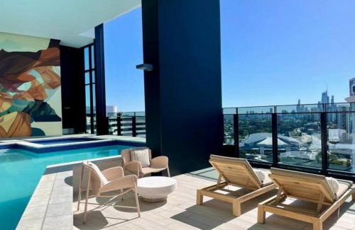 Broadbeach Apartment | Ocean Luxe Retreat