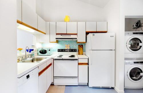 Brewster Apartment | Ocean Mandevilla