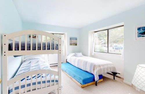 Brewster Apartment | Ocean Mandevilla