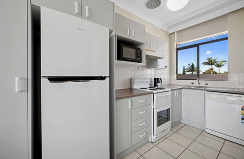 Coffs Harbour Apartment | Ocean Parade 16 Vintage Coastal 2-Bedroom Holiday Apartment