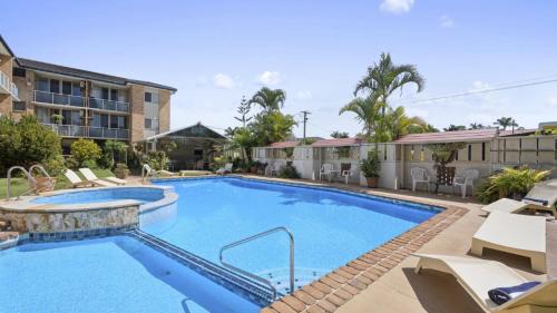 Coffs Harbour House | Ocean Parade 6 - Affordable, Pool, Spa, Beach, BBQ