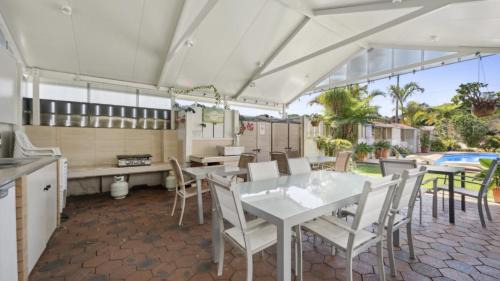 Coffs Harbour House | Ocean Parade 6 - Affordable, Pool, Spa, Beach, BBQ